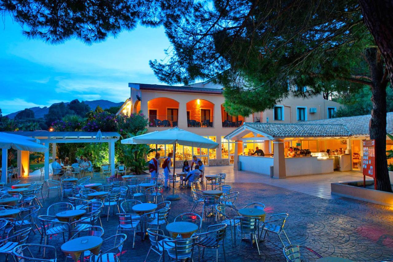 Hotel Amareclub Rocca Dorada Santa Margherita di Pula Esterno foto