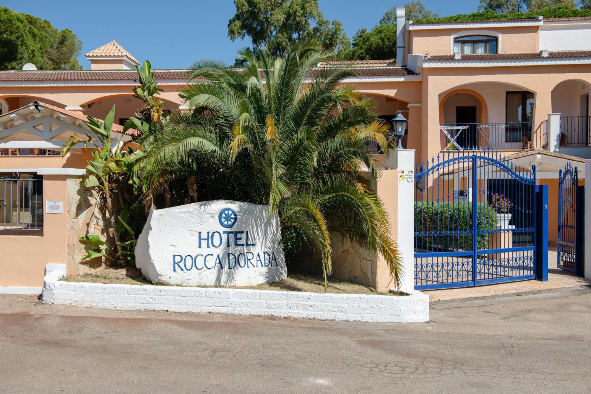 Hotel Amareclub Rocca Dorada Santa Margherita di Pula Esterno foto