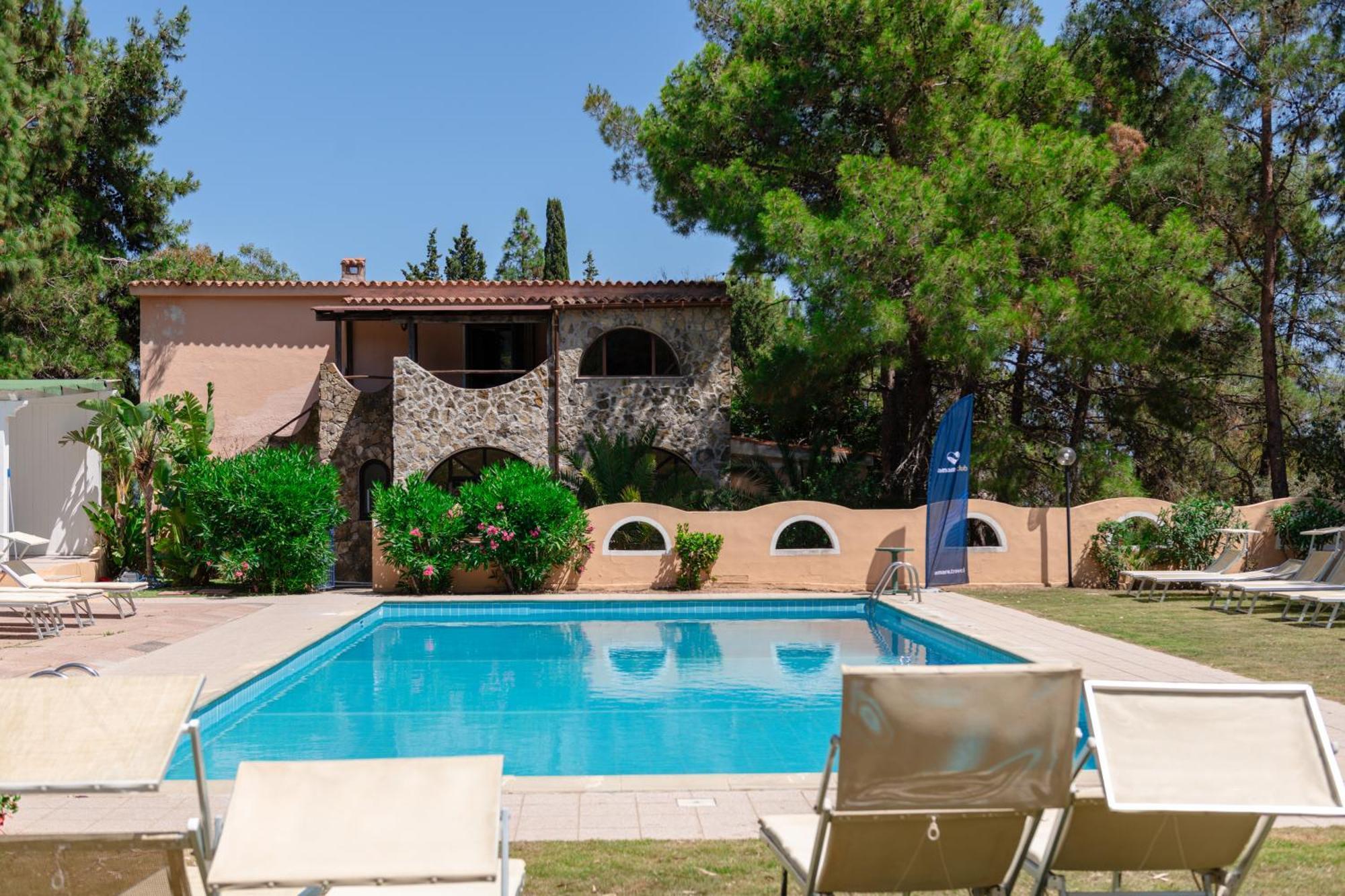 Hotel Amareclub Rocca Dorada Santa Margherita di Pula Esterno foto