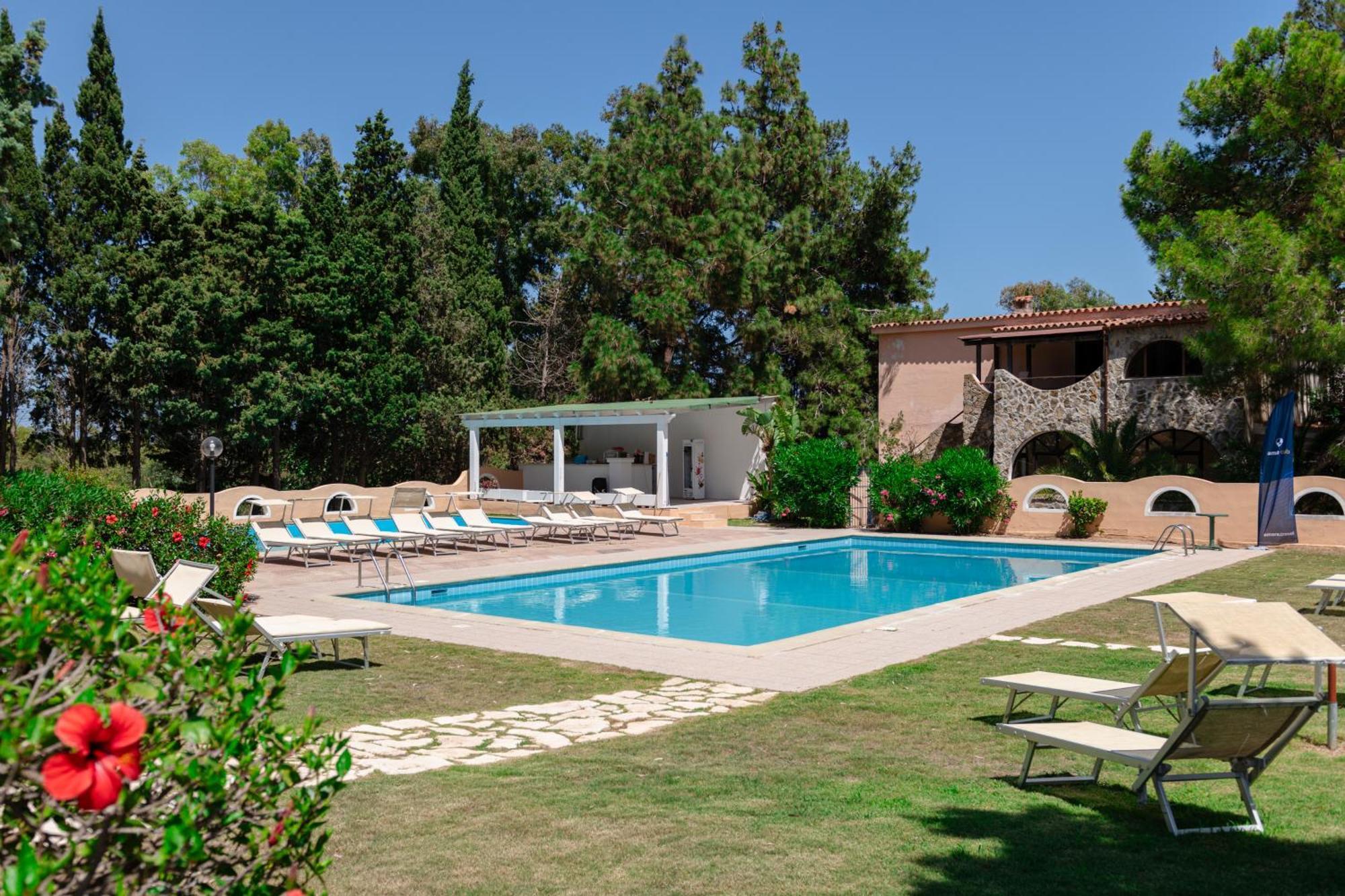 Hotel Amareclub Rocca Dorada Santa Margherita di Pula Esterno foto