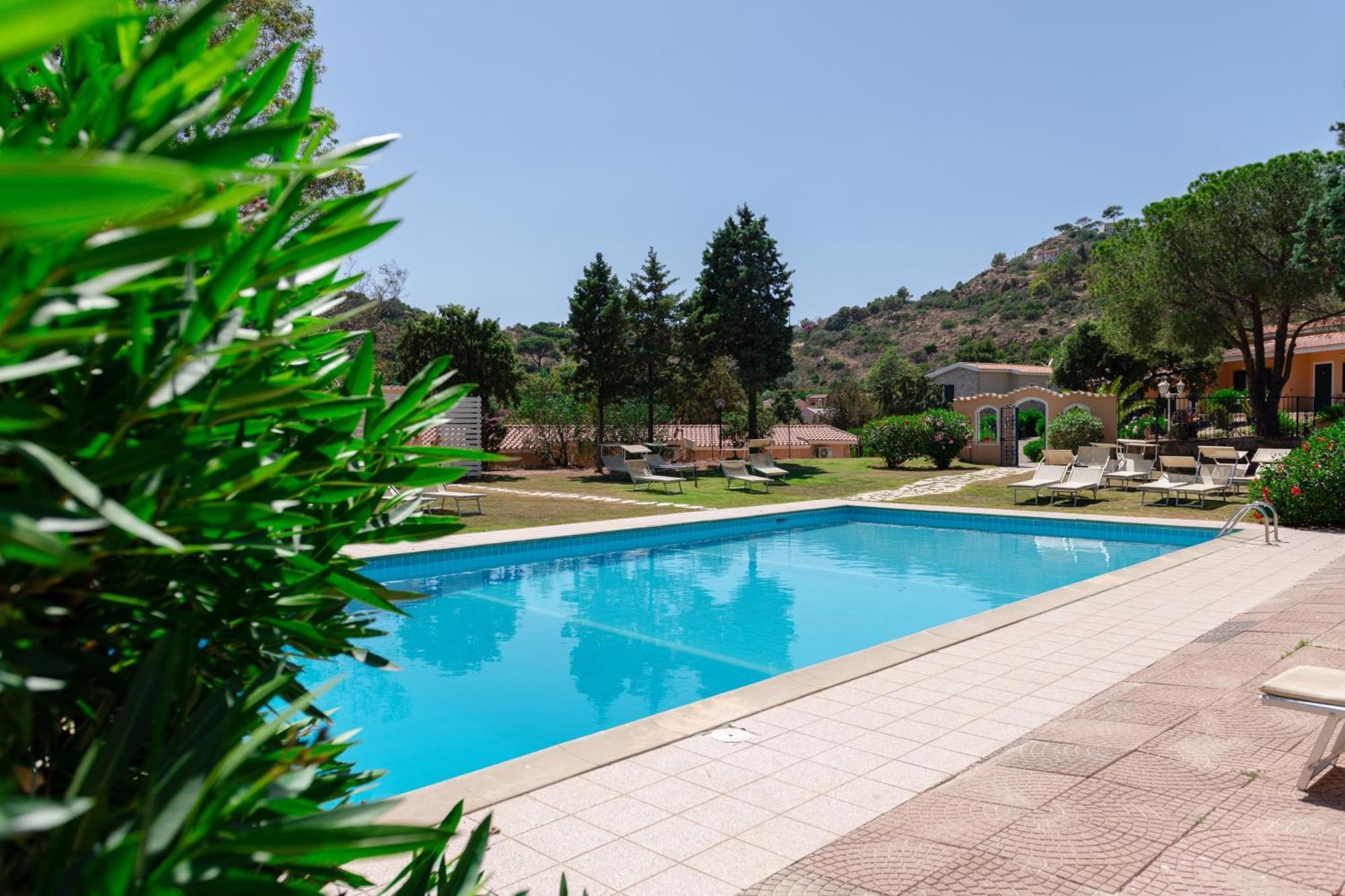 Hotel Amareclub Rocca Dorada Santa Margherita di Pula Esterno foto