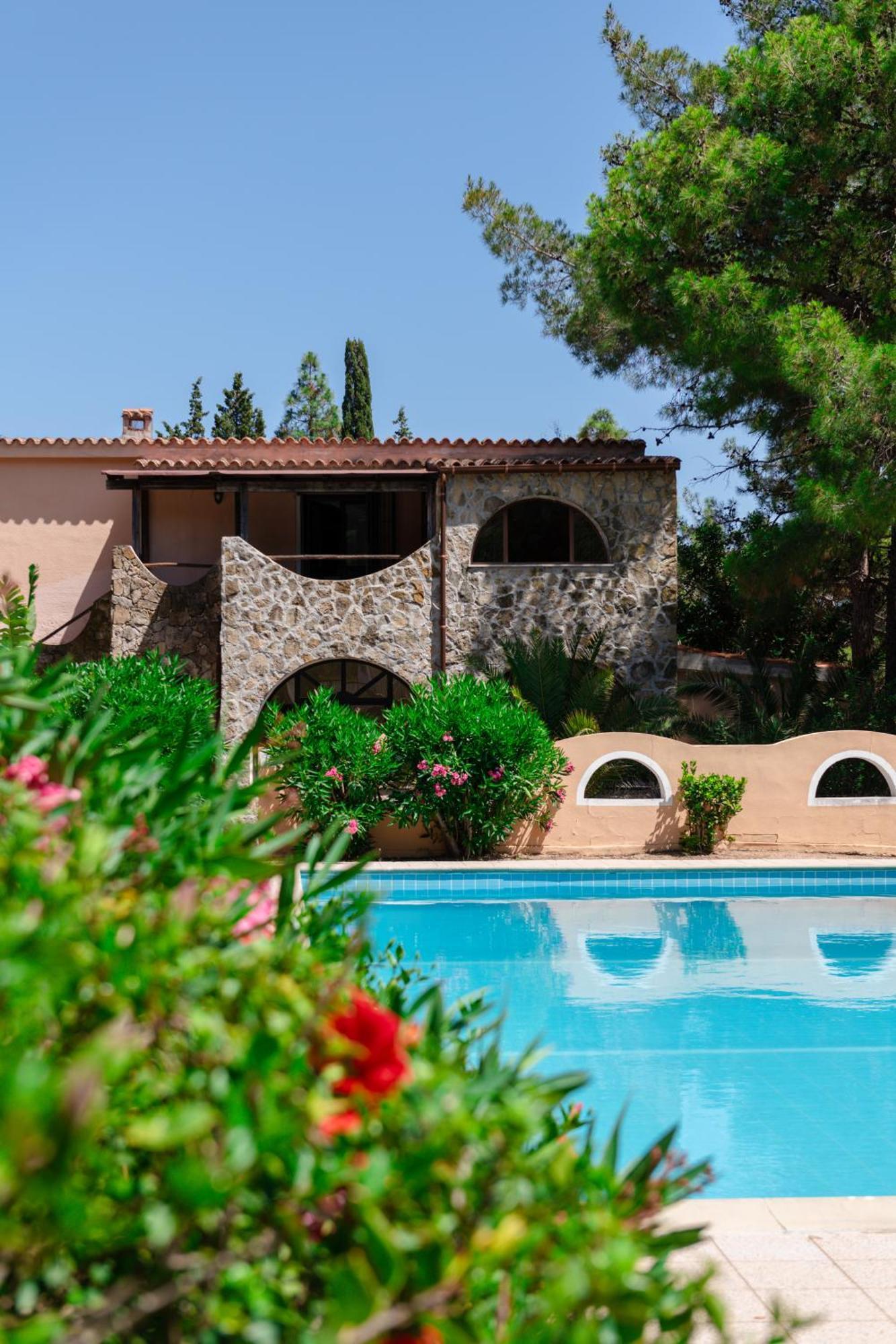Hotel Amareclub Rocca Dorada Santa Margherita di Pula Esterno foto