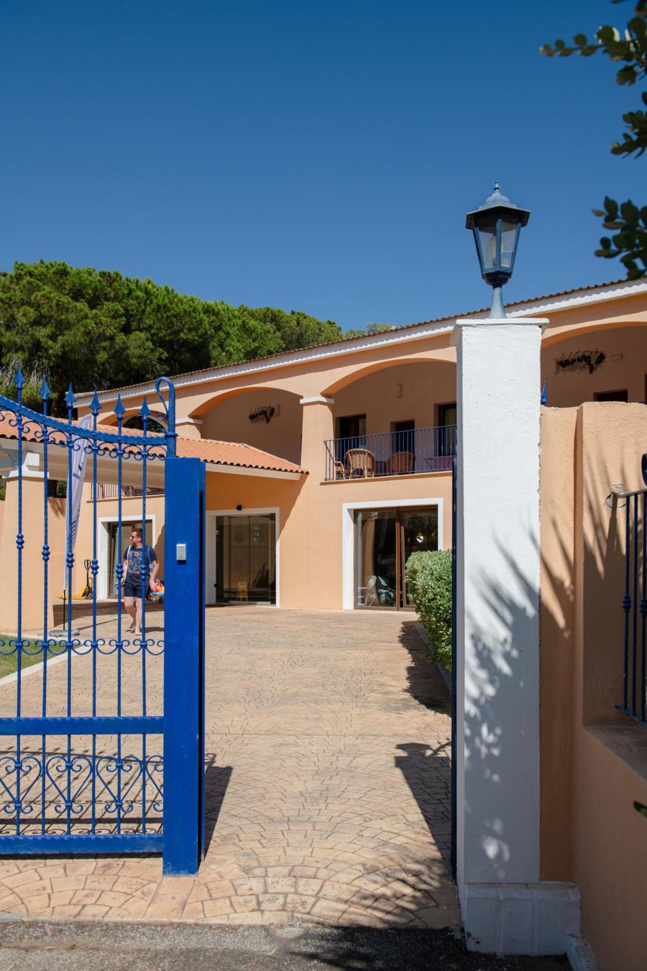 Hotel Amareclub Rocca Dorada Santa Margherita di Pula Esterno foto