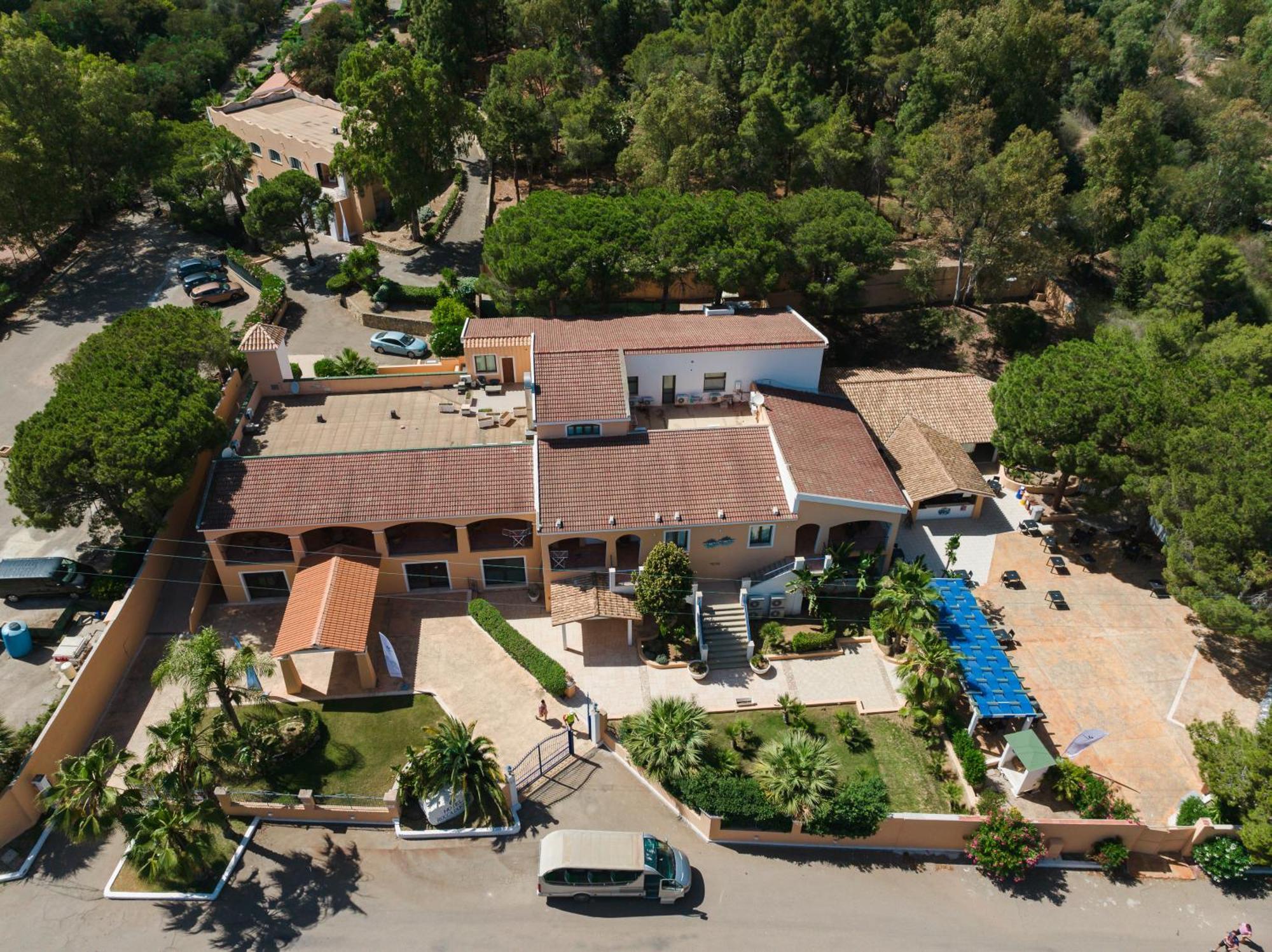 Hotel Amareclub Rocca Dorada Santa Margherita di Pula Esterno foto