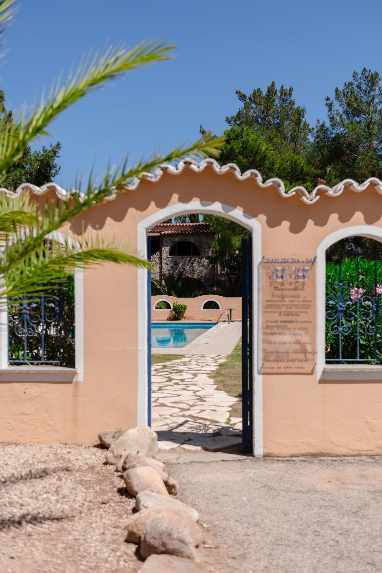 Hotel Amareclub Rocca Dorada Santa Margherita di Pula Esterno foto