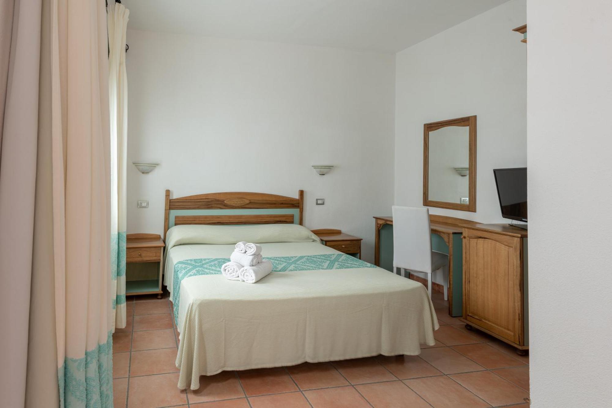 Hotel Amareclub Rocca Dorada Santa Margherita di Pula Esterno foto