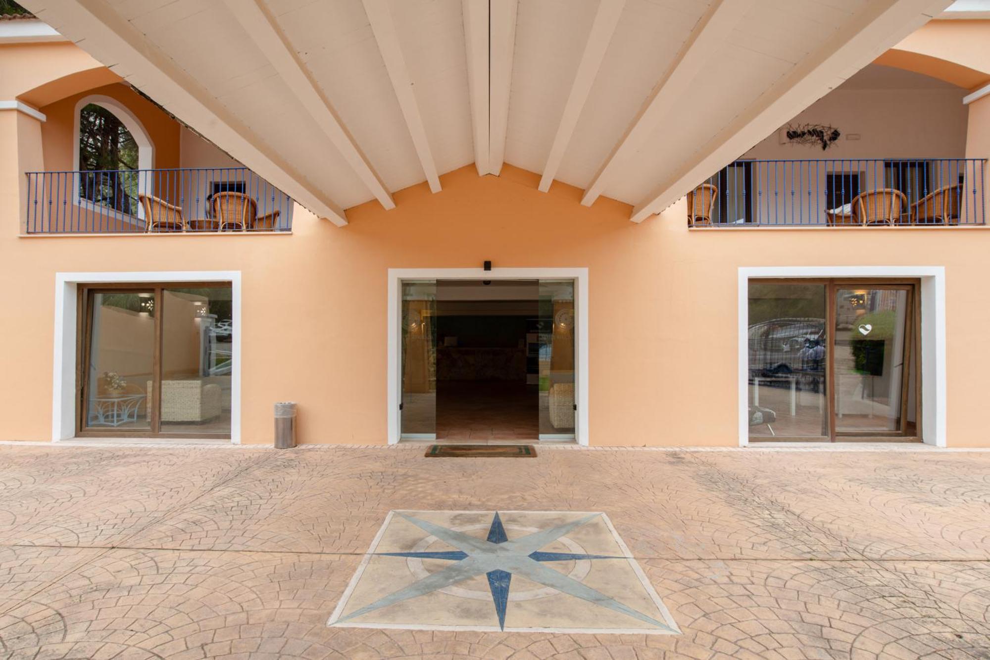 Hotel Amareclub Rocca Dorada Santa Margherita di Pula Esterno foto